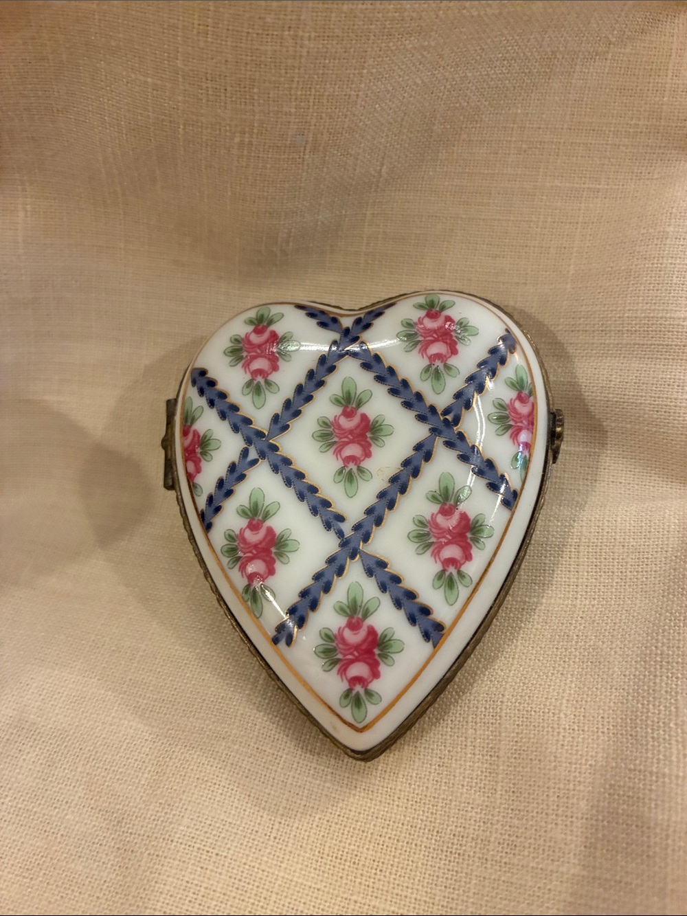Je t’ aime Heart-Shaped Trinket Box with Pink Rose and Blue Lattice